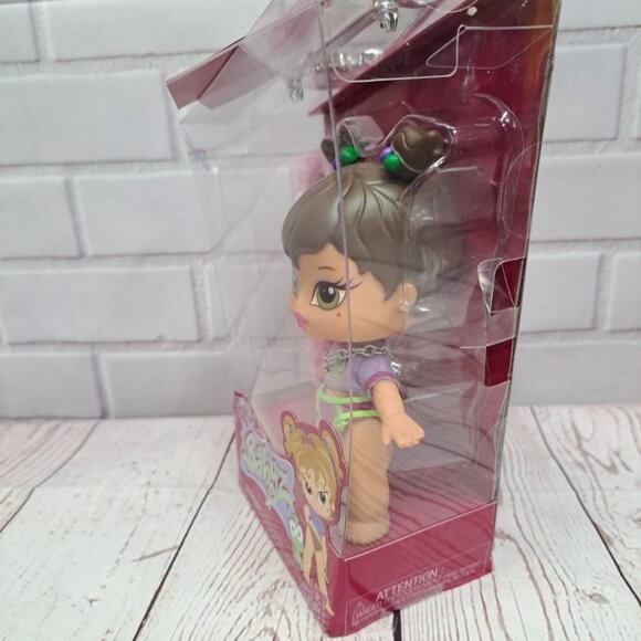 Bratz Babyz Yasmin Collectible Fashion Doll with Real Outfit, Pet & Rug 6+ - Picture 5 of 7